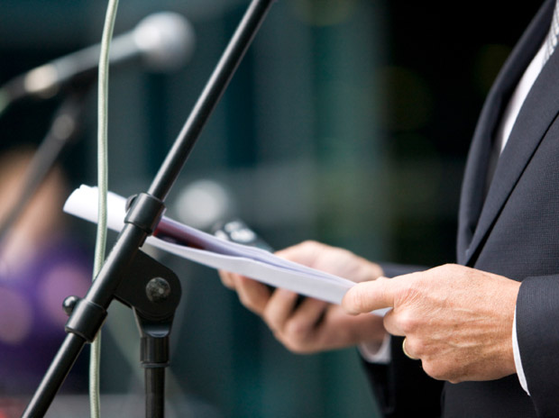 Taalsmid is een zeer ervaren speechschrijver voor bedrijven en overheid. speech schrijver den haag